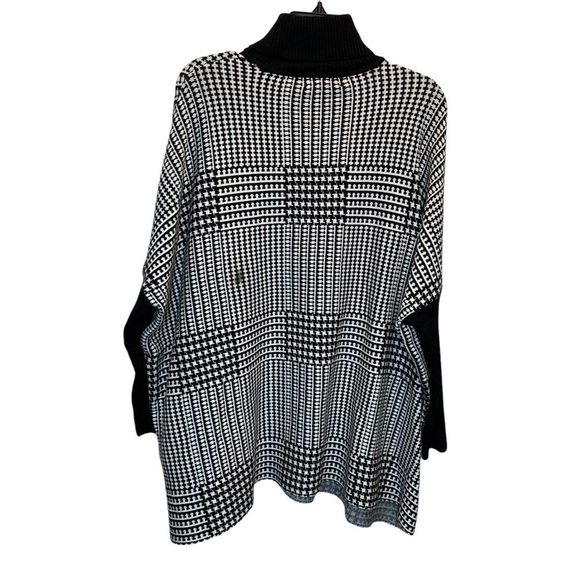 Women's Black and White Sweater - Picture 7 of 7